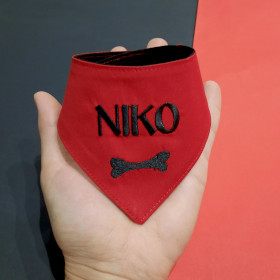 czerwona apaszka dla psa z czarnym imieniem niko